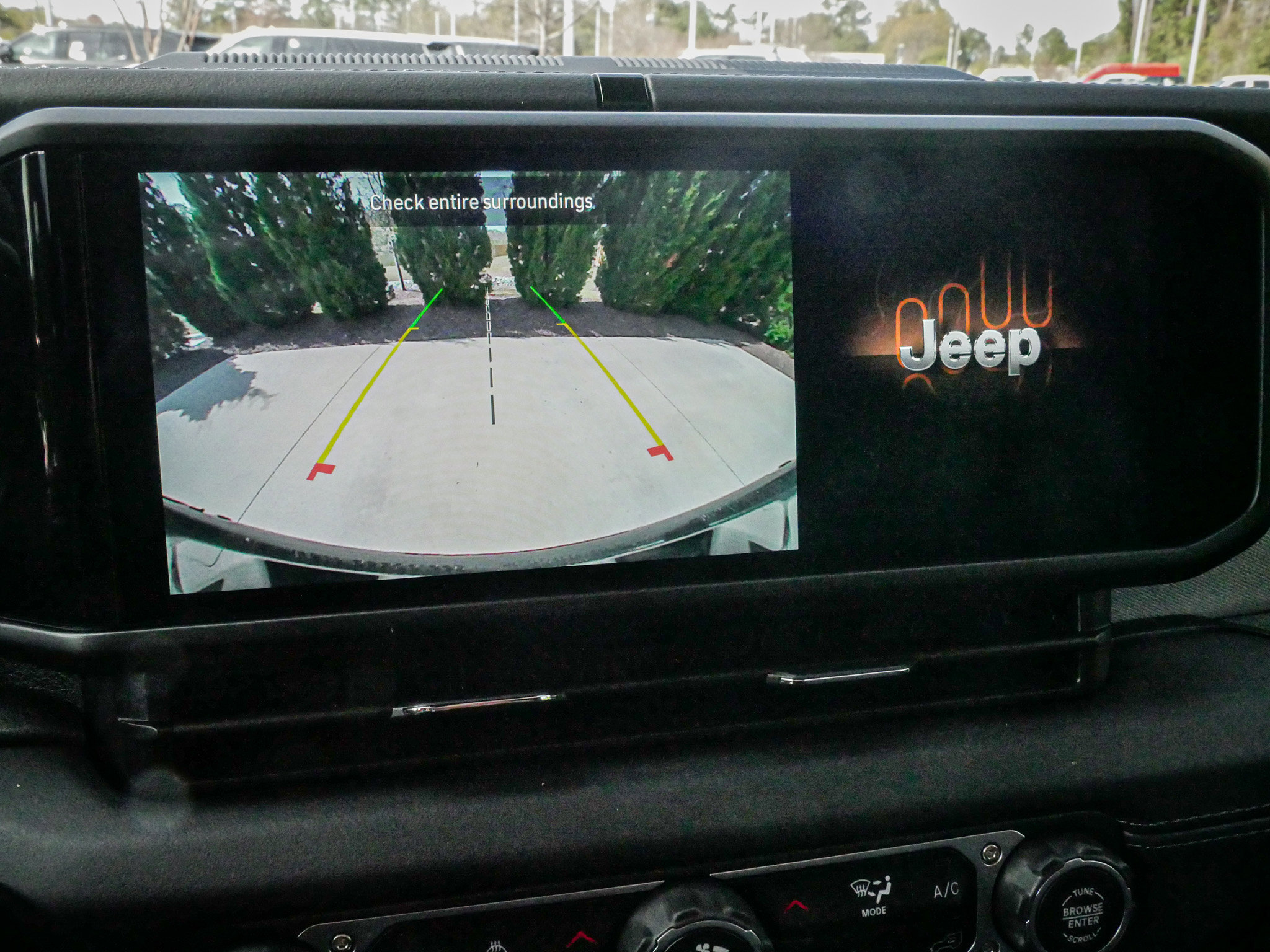 Used 2025 Jeep Wrangler Sahara image 24