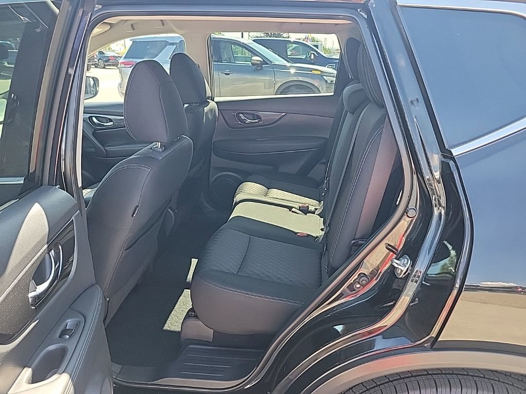 Used 2019 Nissan Rogue SV image 12