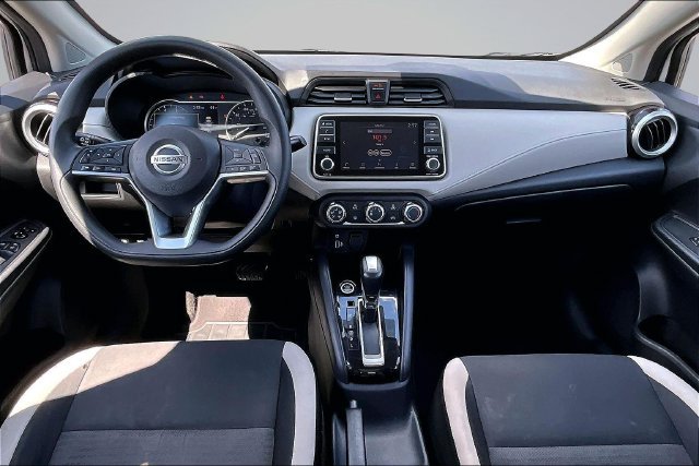 Used 2021 Nissan Versa SV FWD image 7