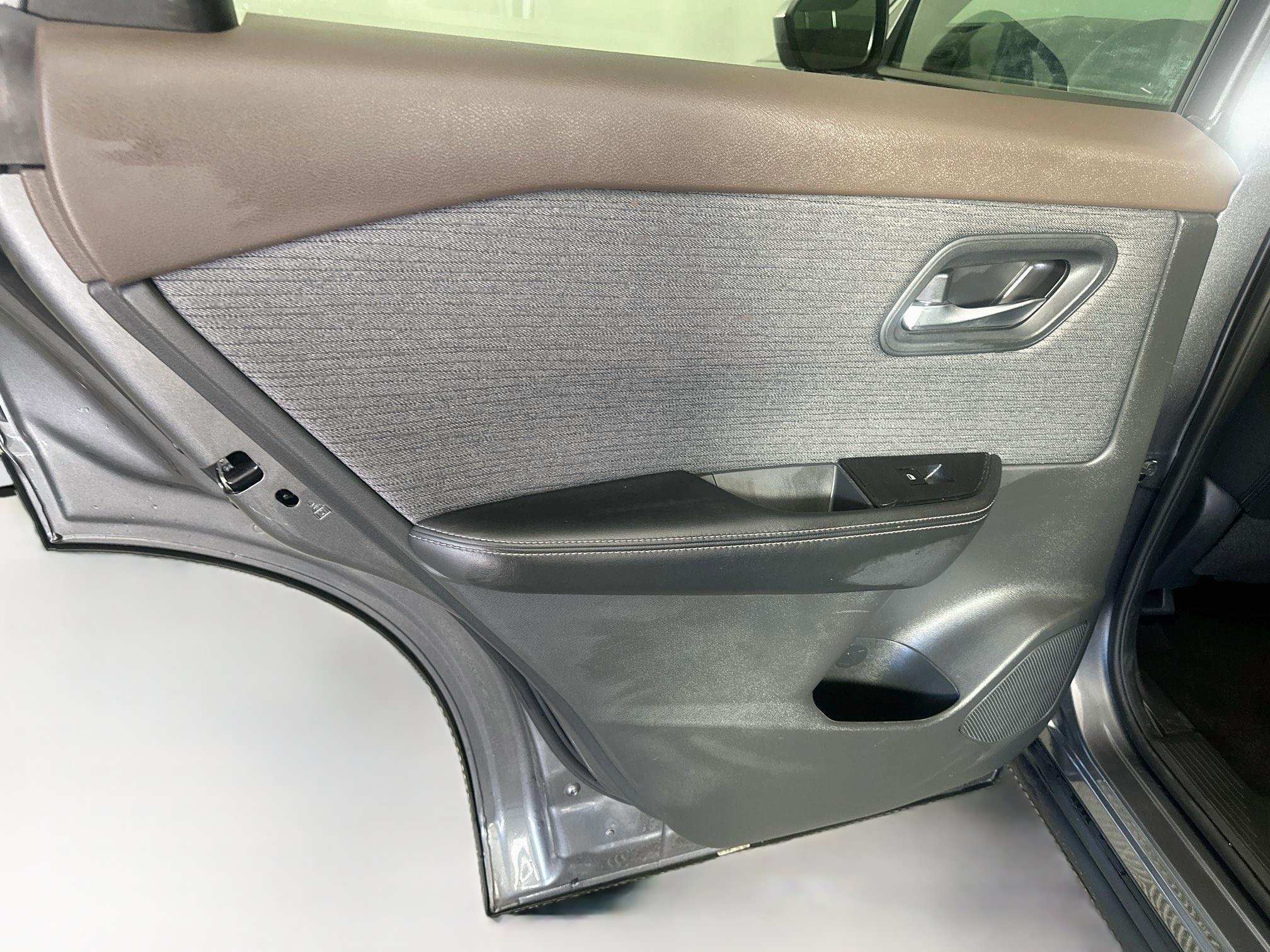 Used 2023 Nissan Rogue SV FWD image 25