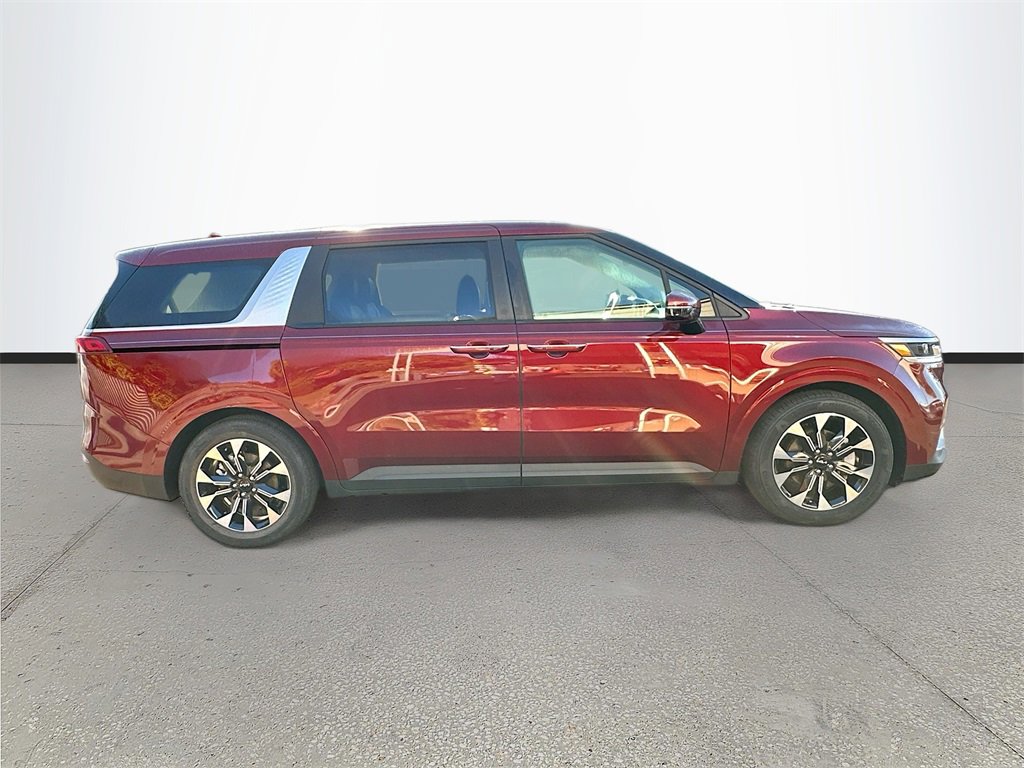 Used 2022 Kia Carnival EX image 8