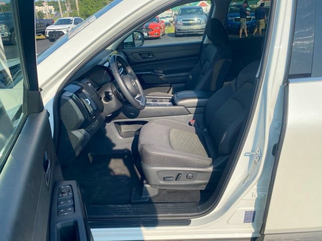 Used 2024 Nissan Pathfinder SV FWD image 10