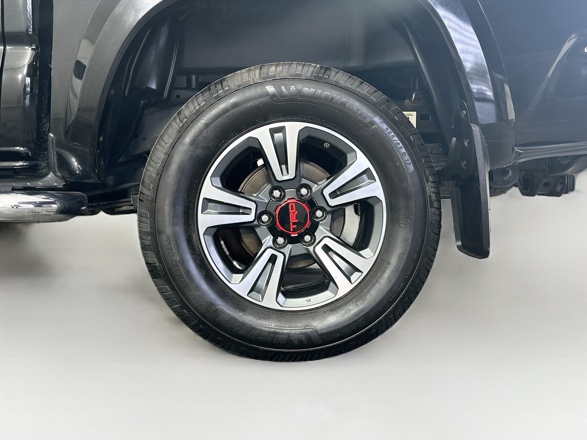 Used 2017 Toyota Tacoma TRD Sport w/ Tow Package (A/T) AWD/4WD image 11