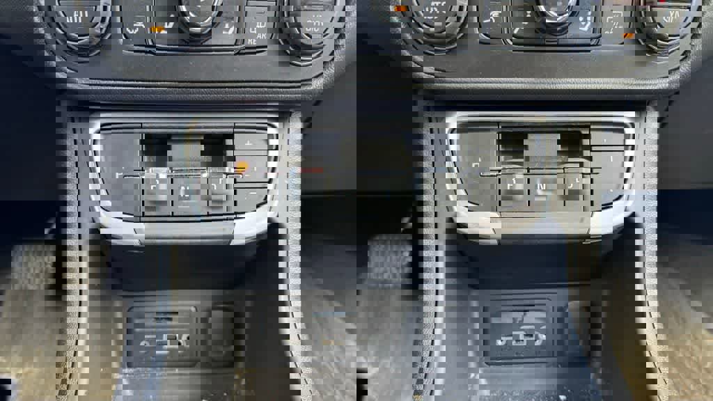 Used 2022 GMC Terrain SLT w/ LPO, Floor Liner Package image 28