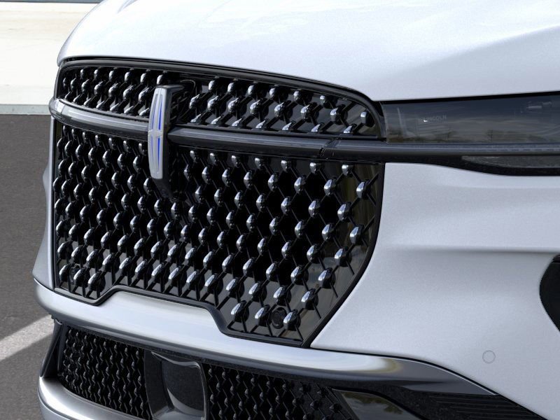 New 2025 Lincoln Nautilus Reserve image 17