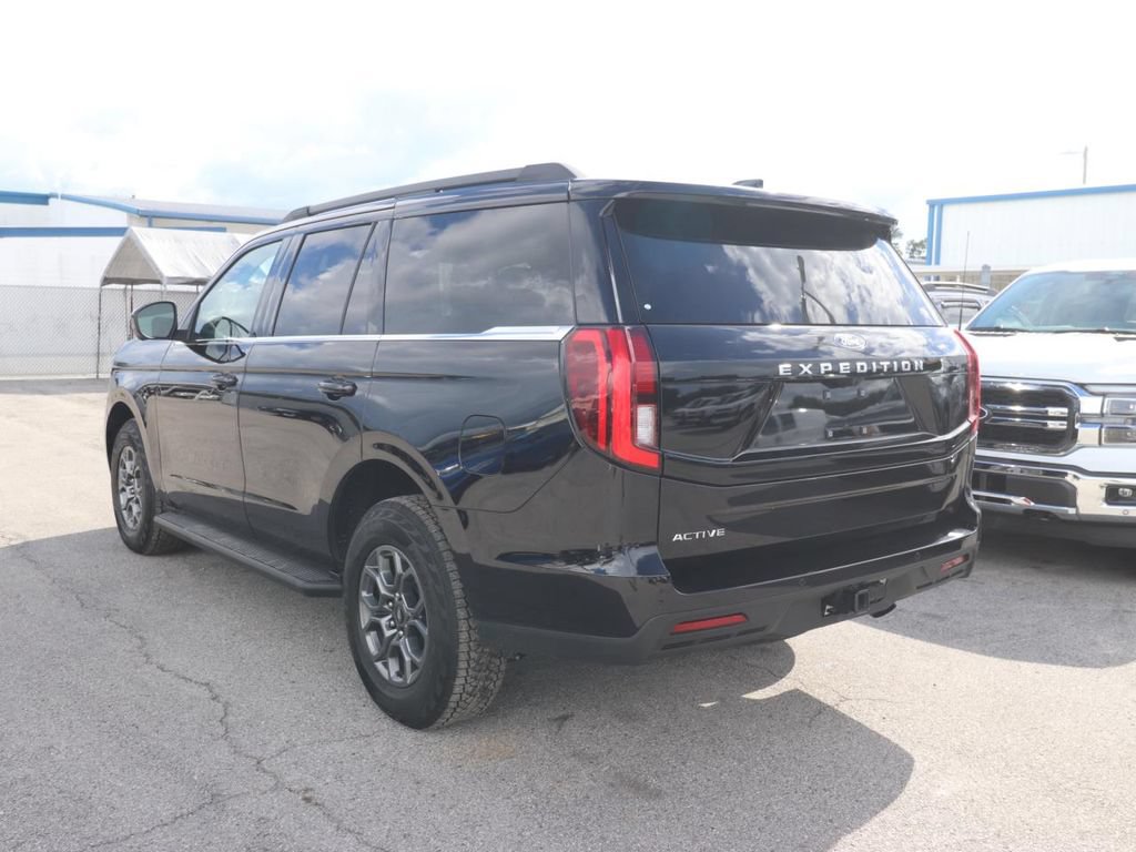 Used 2025 Ford Expedition Active RWD image 5