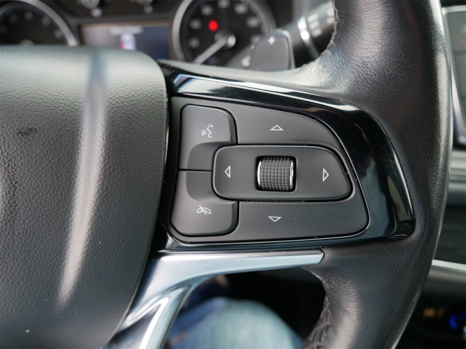 Used 2022 Buick Enclave Essence w/ Sport Touring Edition image 26