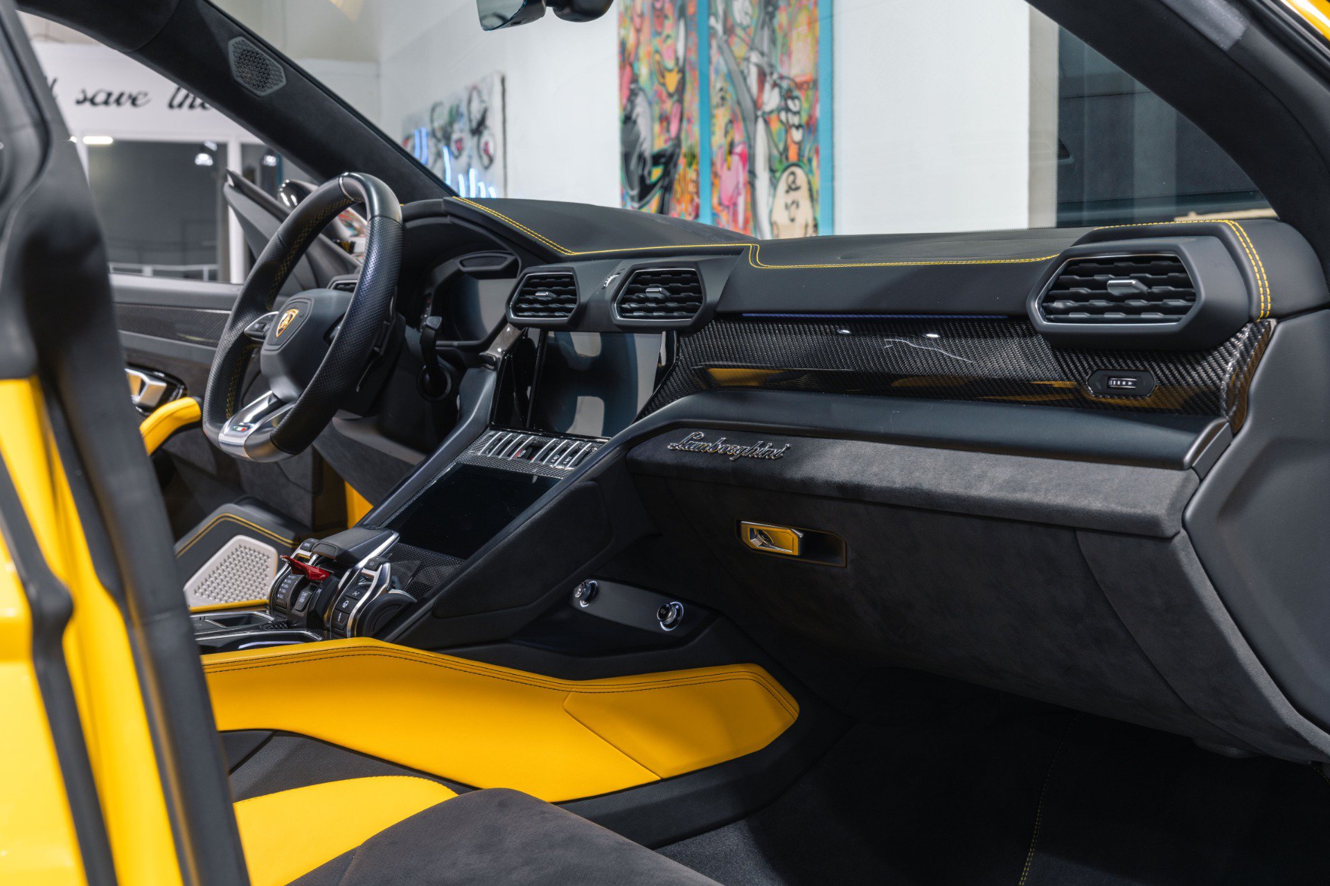 Used 2021 Lamborghini Urus AWD/4WD image 29