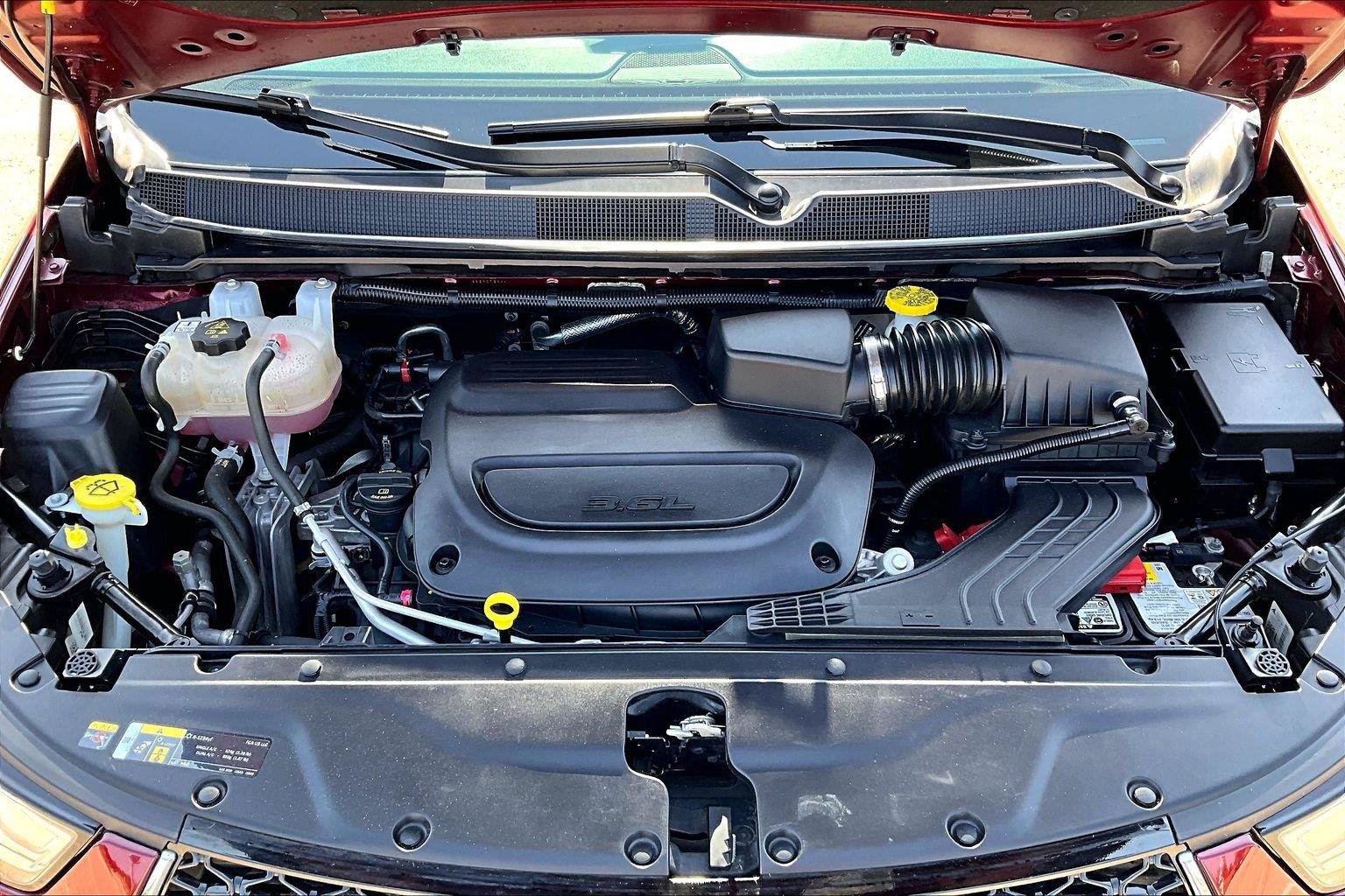 Used 2023 Chrysler Pacifica Touring-L AWD/4WD image 14