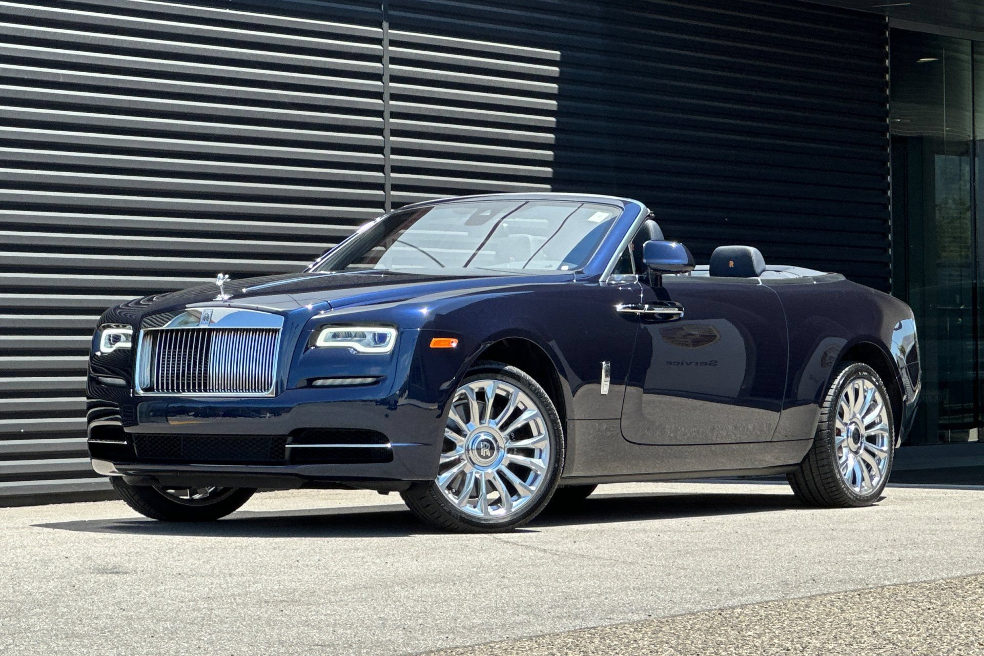 Used 2019 Rolls-Royce Dawn RWD image 12