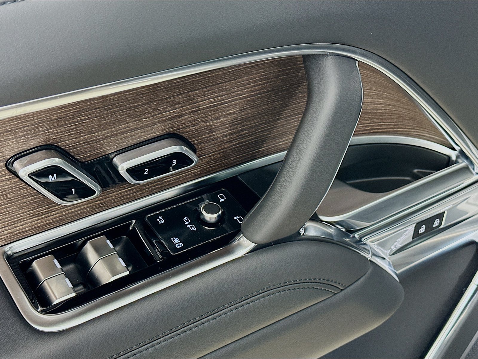 New 2026 Land Rover Range Rover SE AWD/4WD image 17