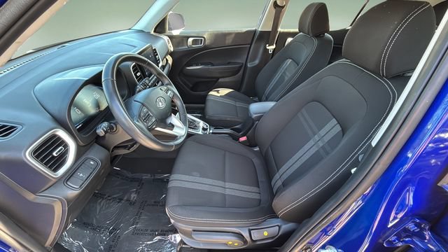 Used 2025 Hyundai Venue SEL FWD image 18