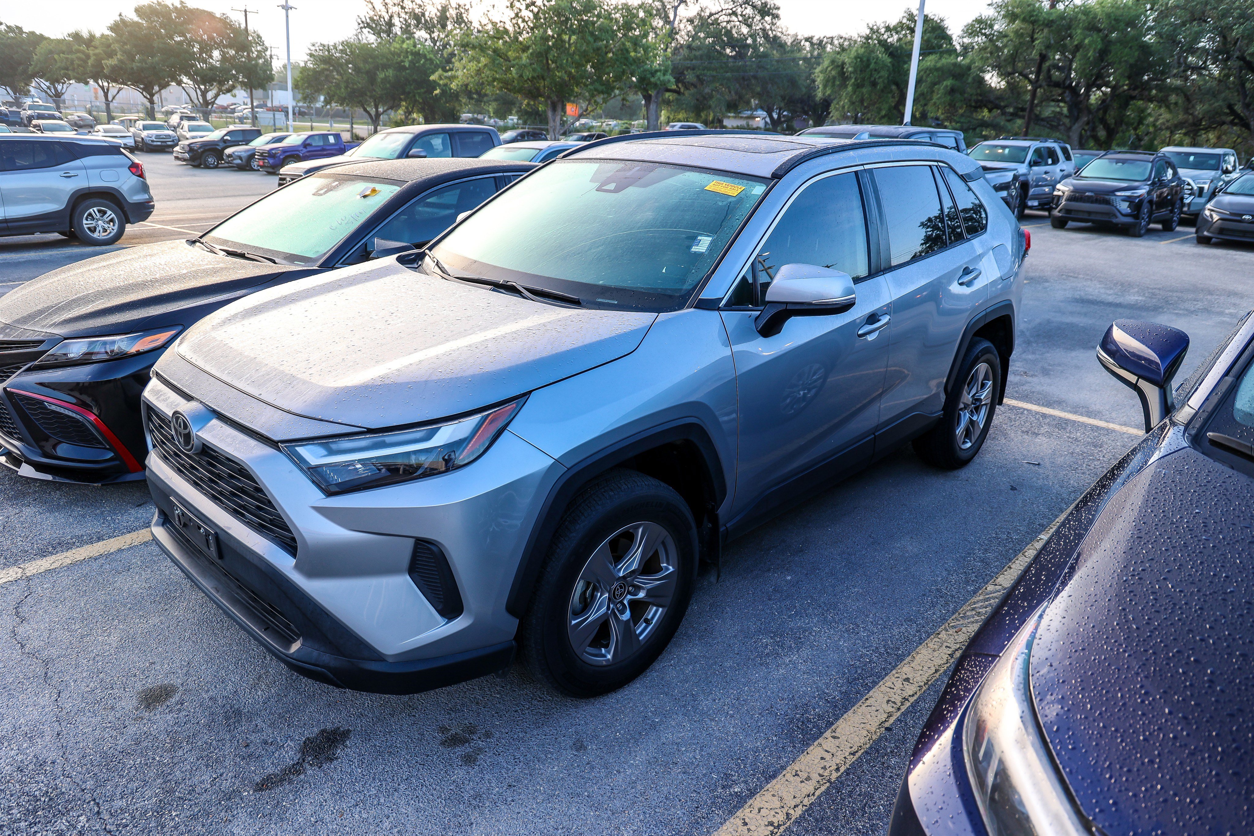 Used 2022 Toyota RAV4 XLE w/ Convenience Package FWD image 3