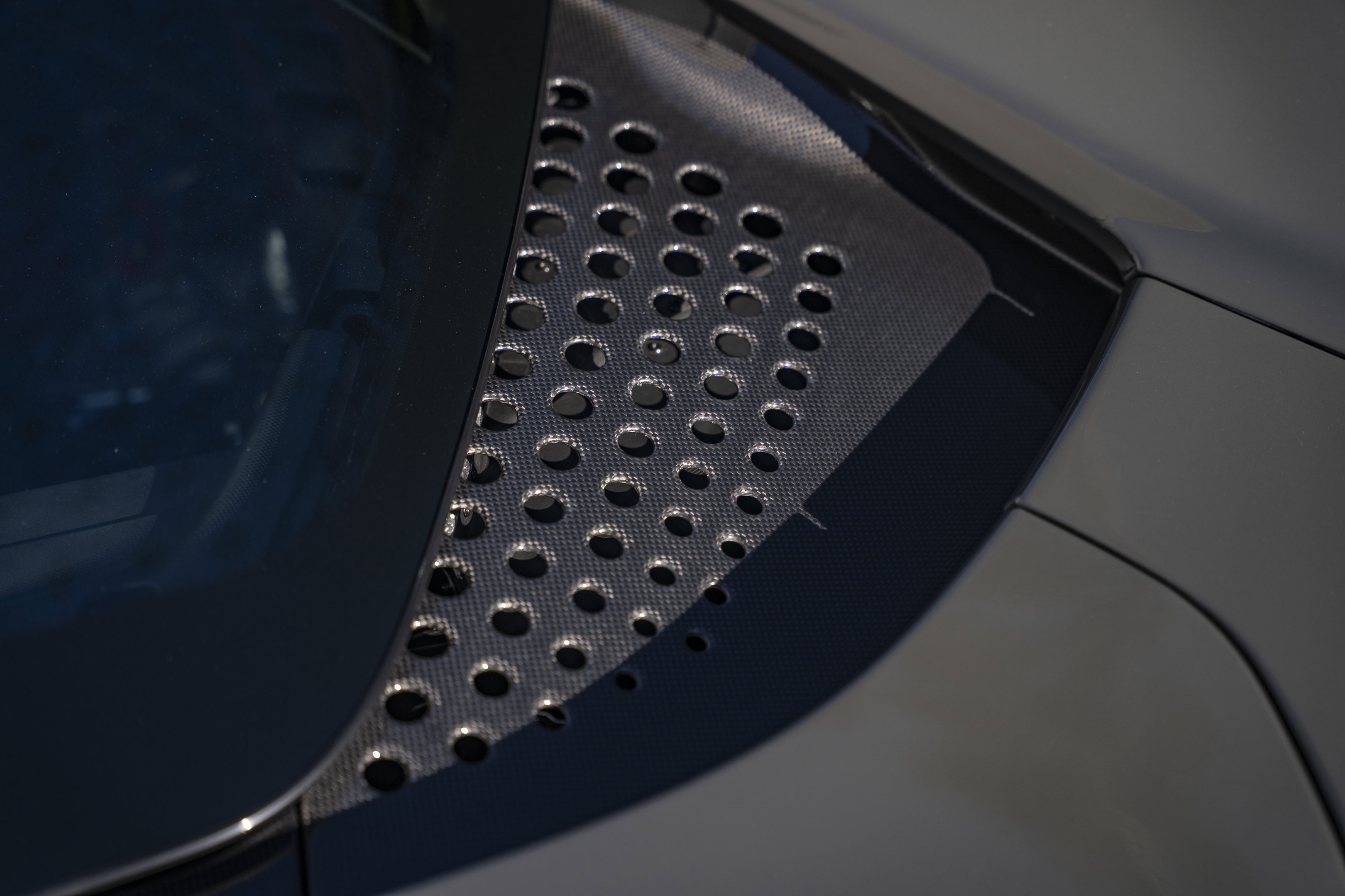 Used 2025 Ferrari SF90 Spider image 11