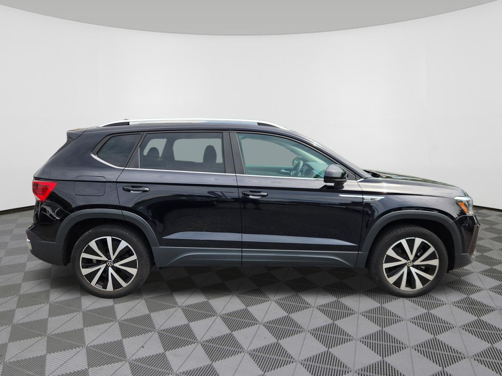 Used 2023 Volkswagen Taos SE AWD/4WD image 6