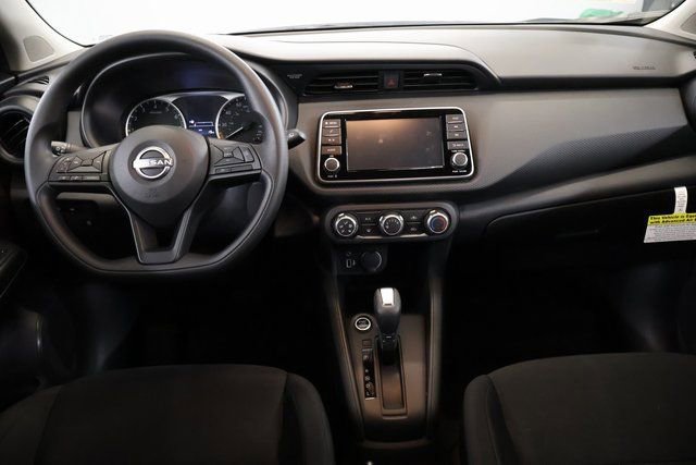 New 2025 Nissan Kicks Play S image 9