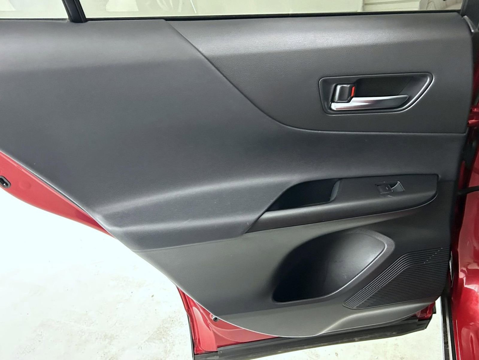 Used 2022 Toyota Venza LE image 20