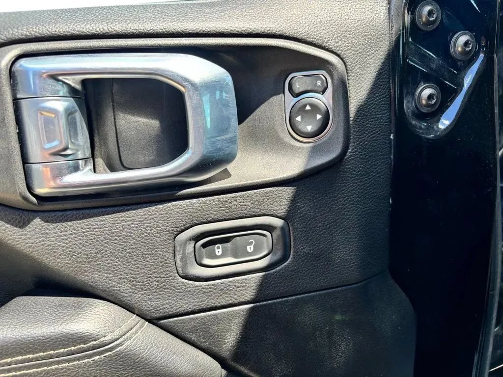 Used 2021 Jeep Wrangler Unlimited Sahara w/ Uconnect 4C Nav & Sound Group AWD/4WD image 21