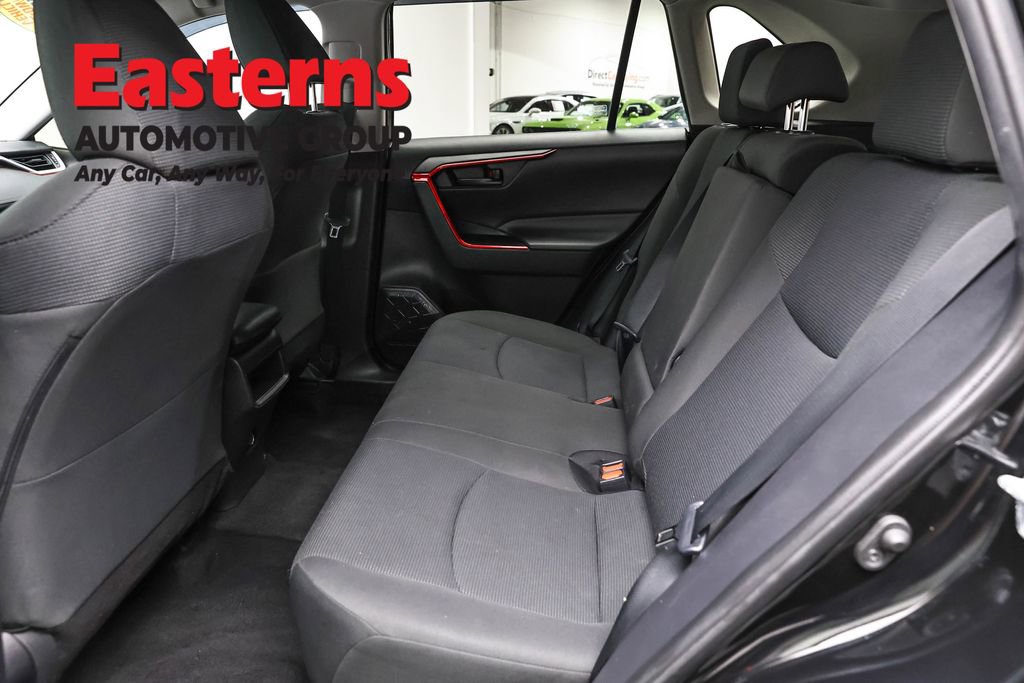 Used 2021 Toyota RAV4 LE image 20