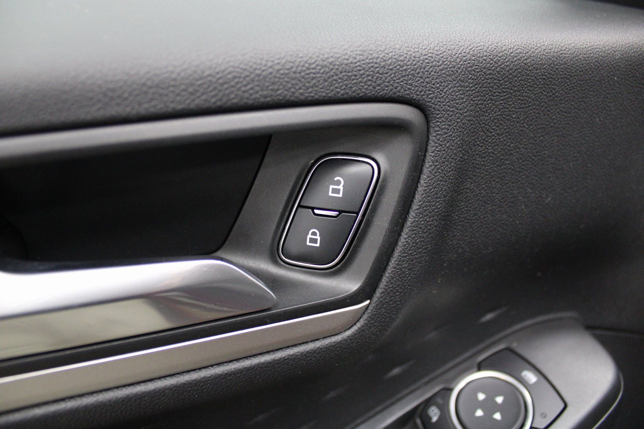 Used 2020 Ford Escape SE image 15