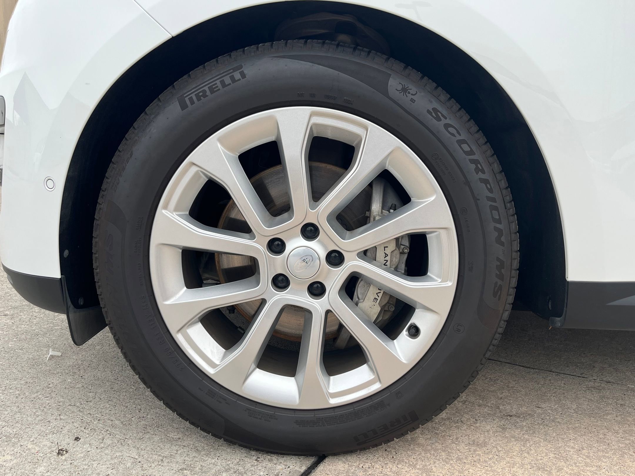 Certified 2025 Land Rover Range Rover Sport SE image 32