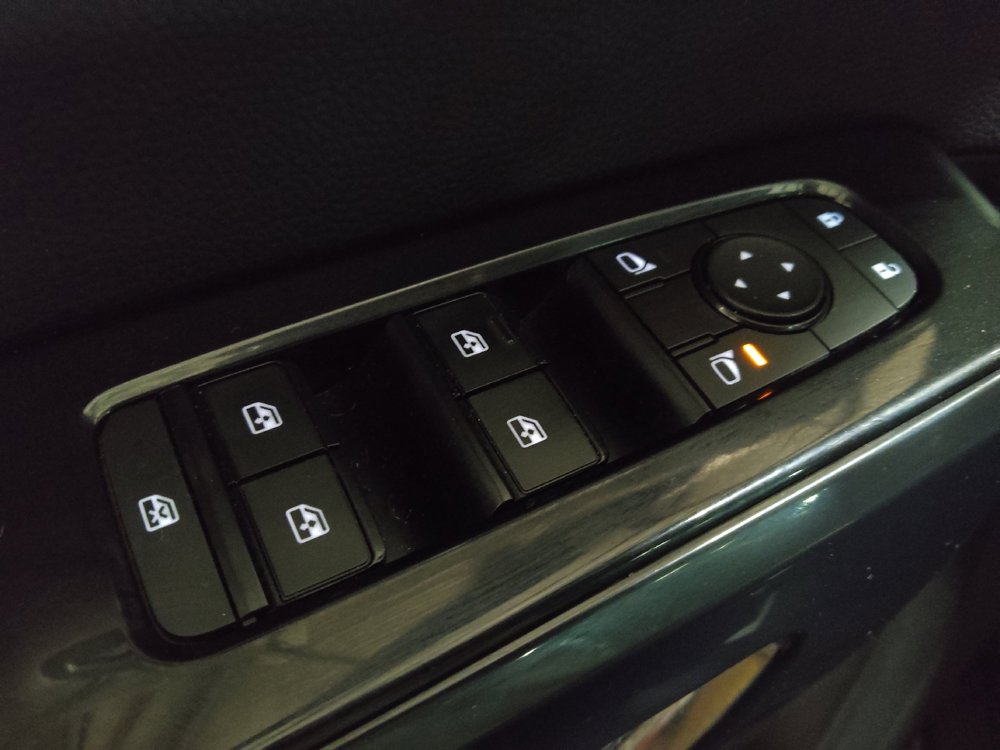 Used 2022 Nissan Pathfinder SV AWD/4WD image 27