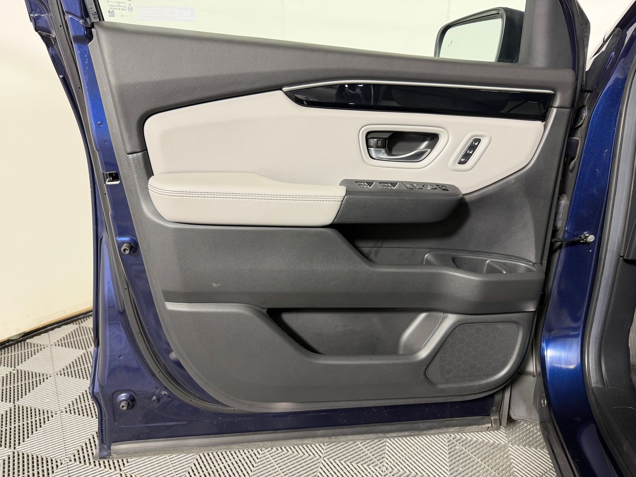 Used 2024 Honda Pilot Touring image 11