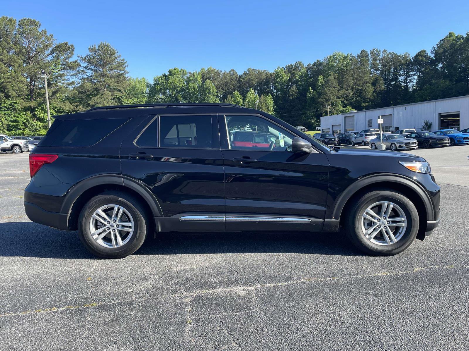 Used 2023 Ford Explorer XLT image 25