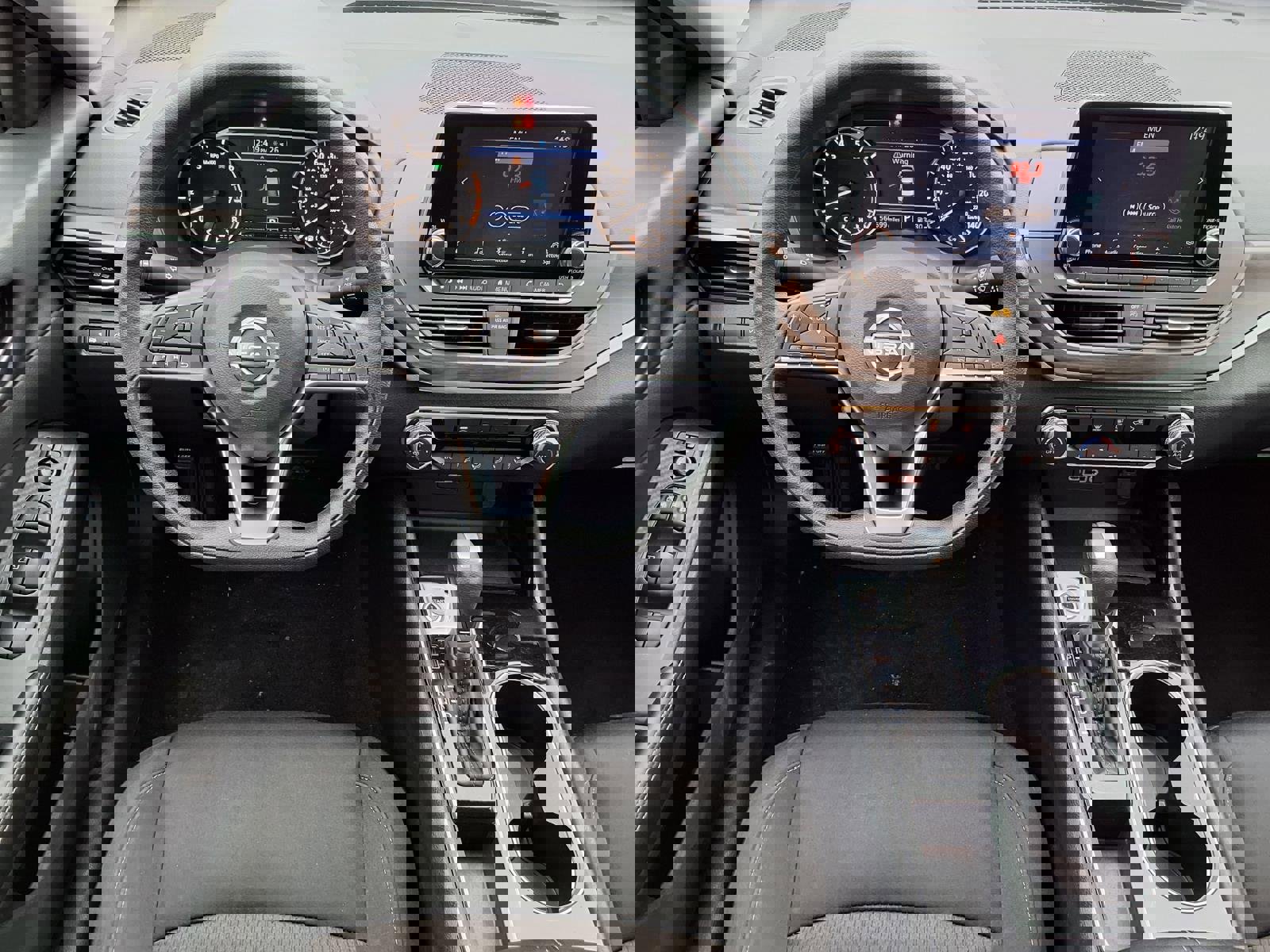 Used 2024 Nissan Altima 2.5 SV image 5