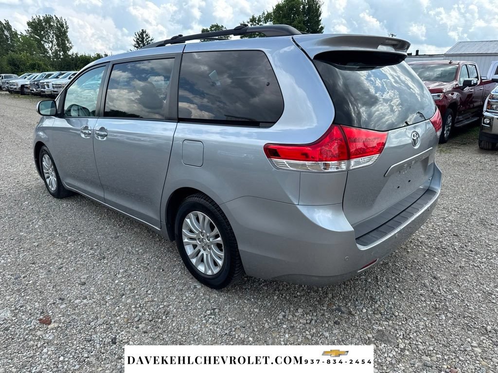 Used 2014 Toyota Sienna XLE w/ Entertainment Package FWD image 3