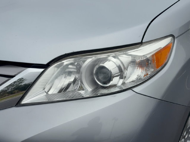 Used 2017 Toyota Sienna XLE Premium FWD image 9