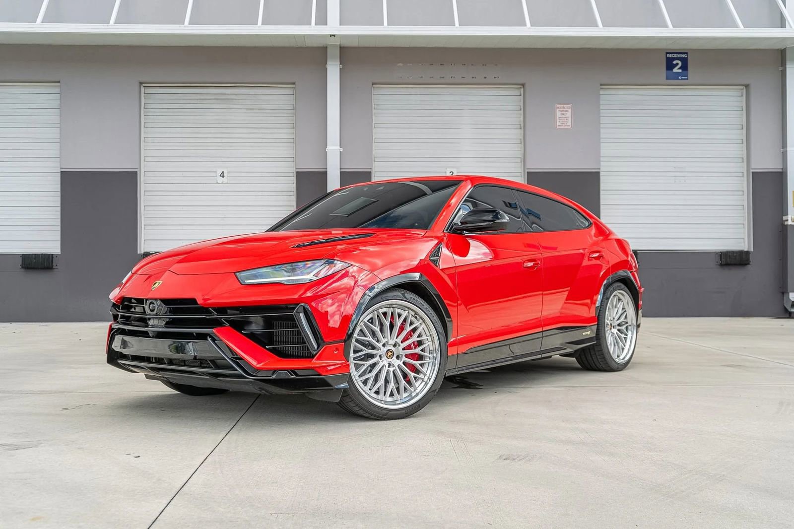 Used 2023 Lamborghini Urus S AWD/4WD image 2