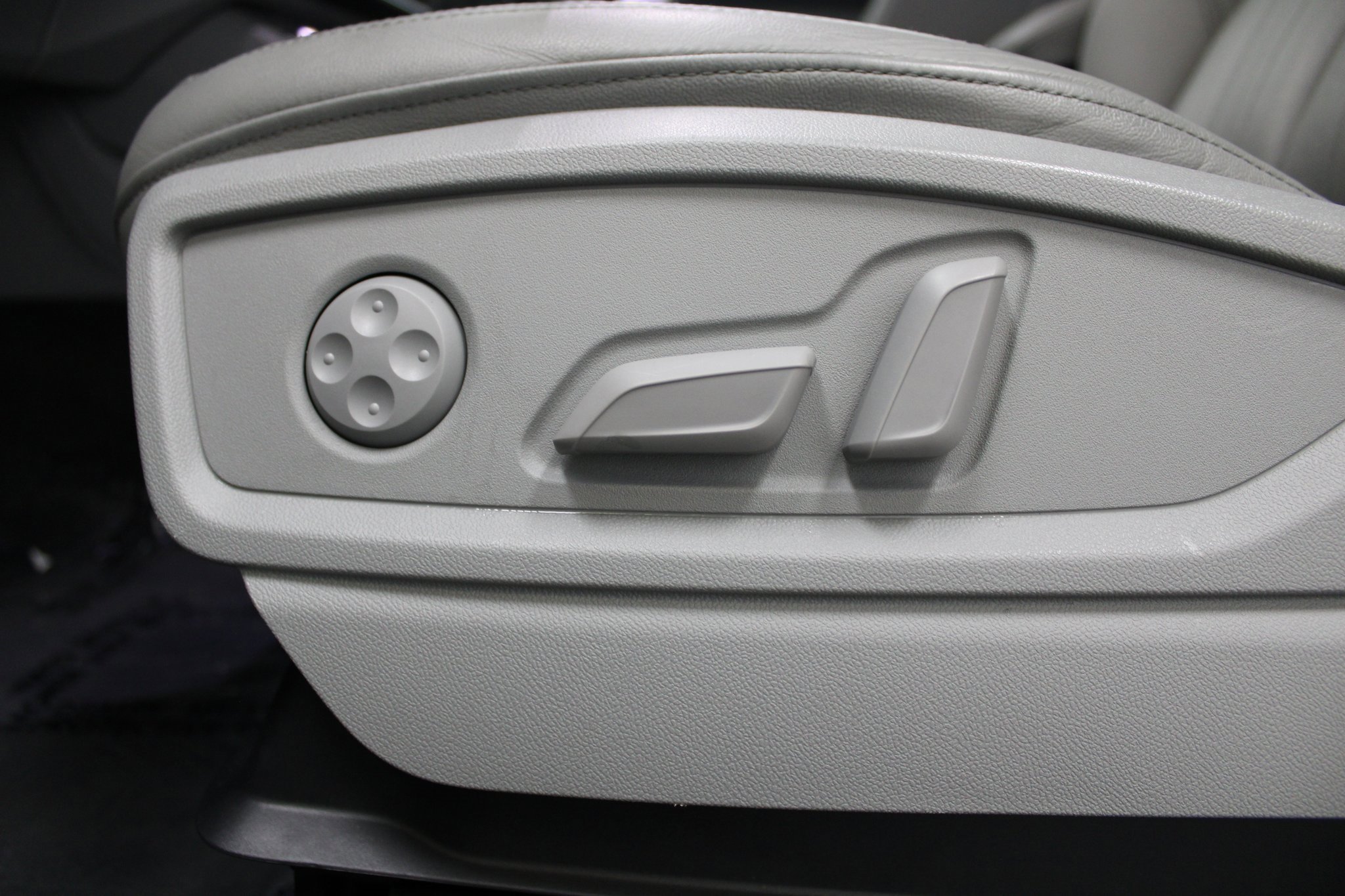 Used 2022 Audi Q5 2.0T Premium w/ Convenience Package image 44