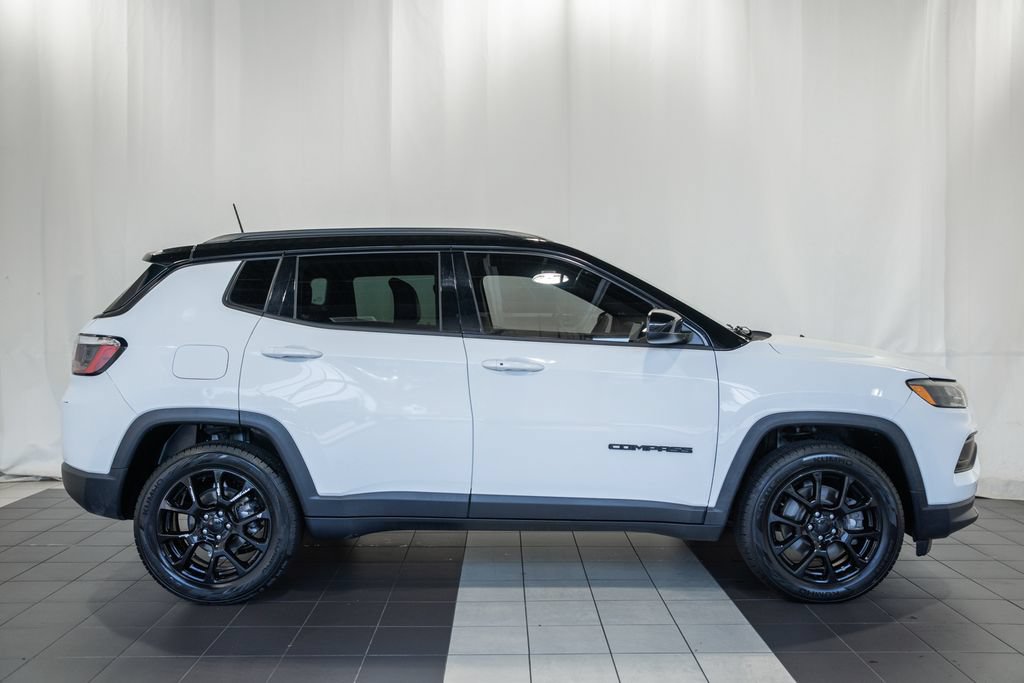 Certified 2023 Jeep Compass Latitude AWD/4WD image 3