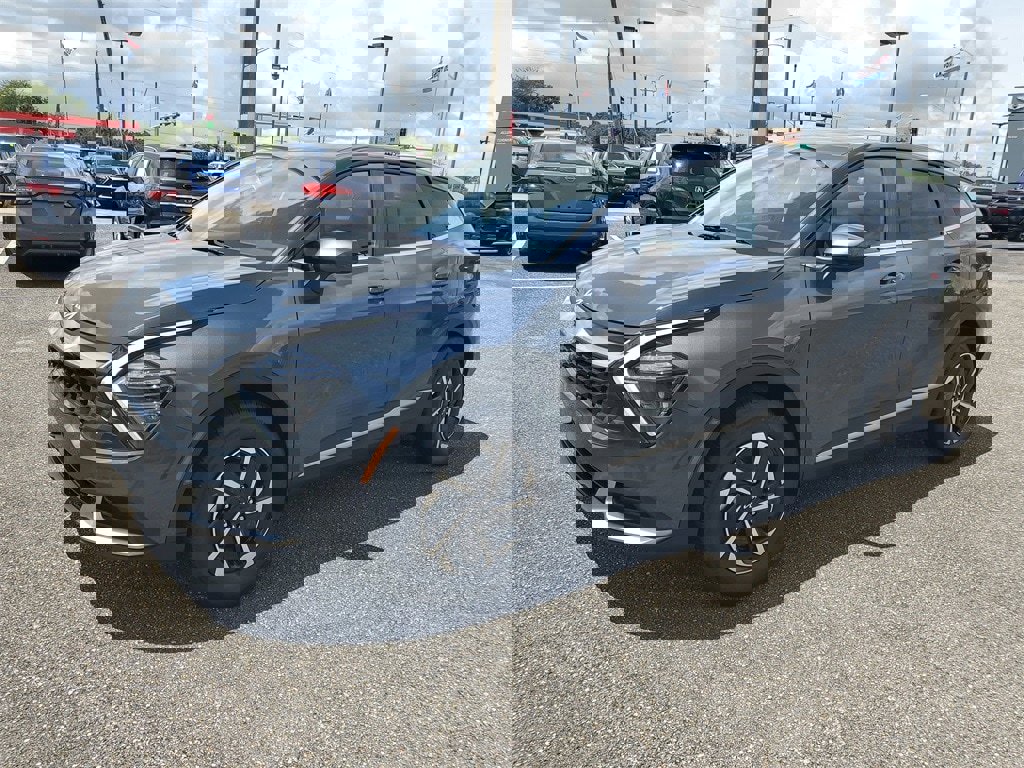 New 2025 Kia Sportage LX image 2