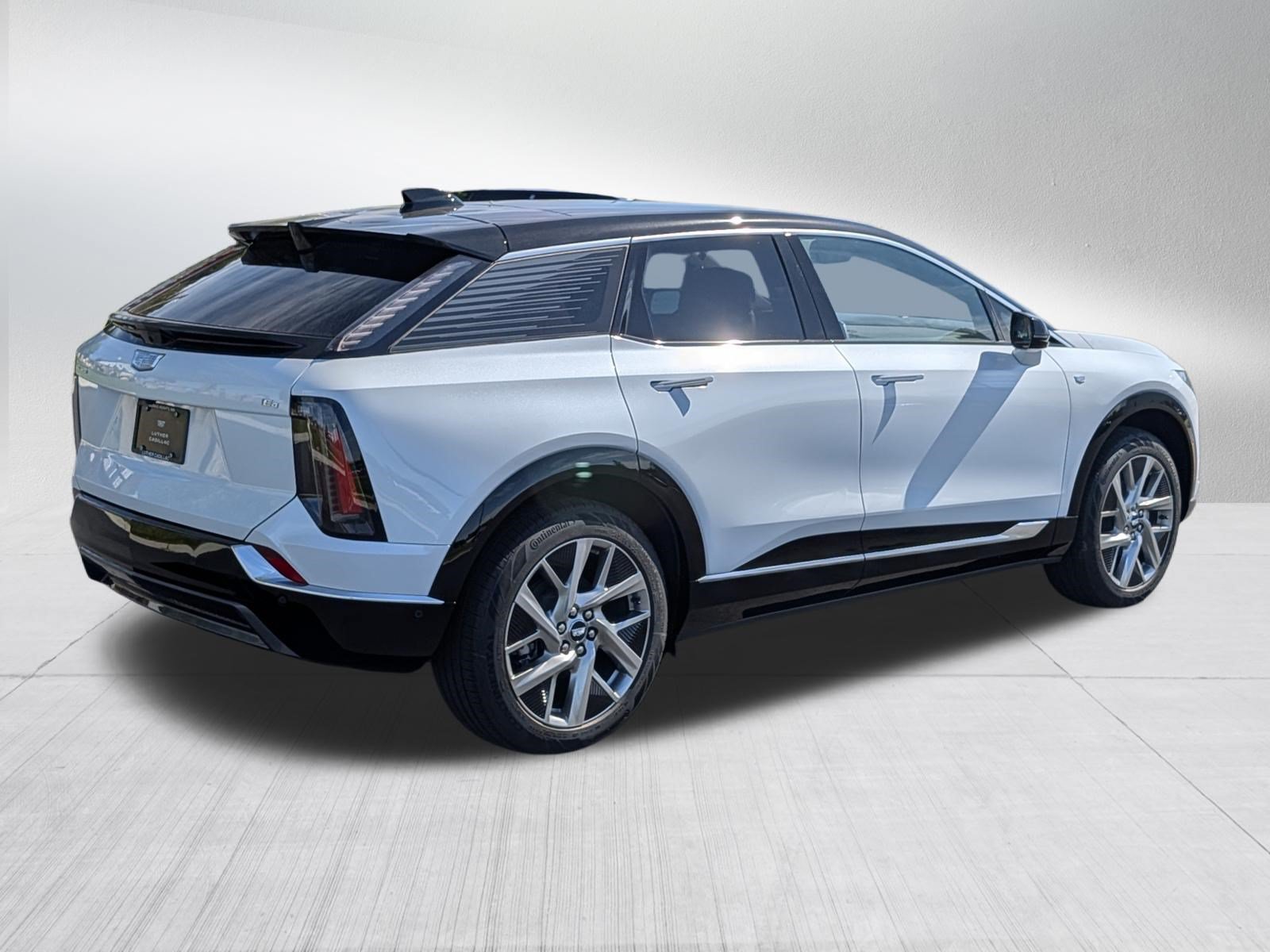 New 2027 Cadillac Optiq Luxury w/ LPO, Floor Liner Package AWD/4WD image 5