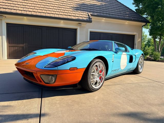 Used 2006 Ford GT RWD image 15