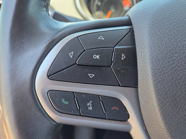Used 2019 Jeep Cherokee Latitude Plus w/ Comfort/Convenience Group FWD image 25