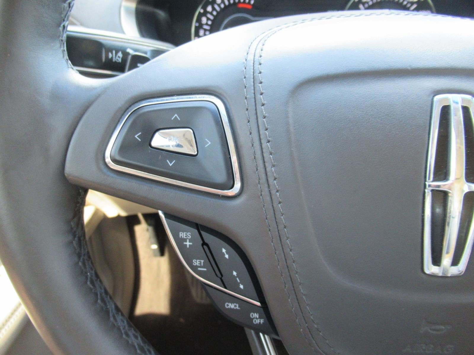 Used 2020 Lincoln MKZ Reserve w/ Monochromatic Package AWD/4WD image 27