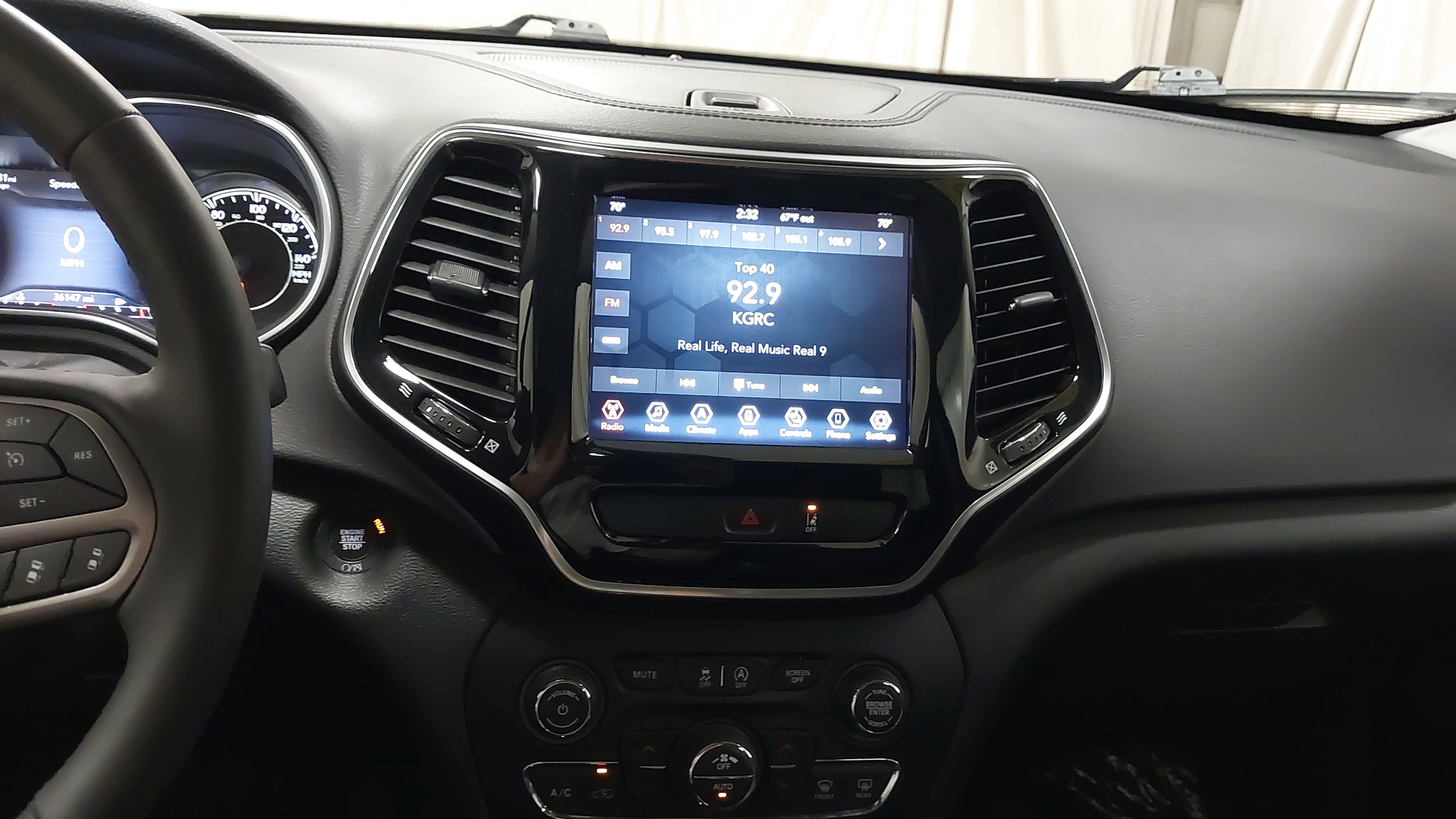 Used 2022 Jeep Cherokee Limited image 20