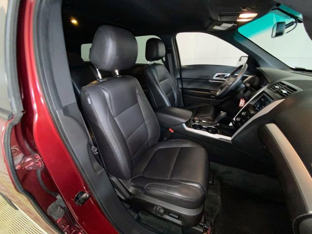 Used 2014 Ford Explorer XLT w/ Equipment Group 202A AWD/4WD image 15