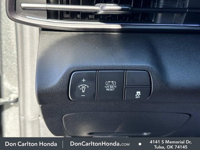 Used 2025 Hyundai Elantra SEL FWD image 22