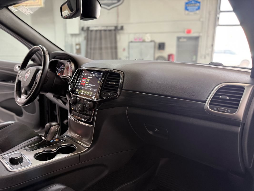 Used 2021 Jeep Grand Cherokee Altitude AWD/4WD image 16