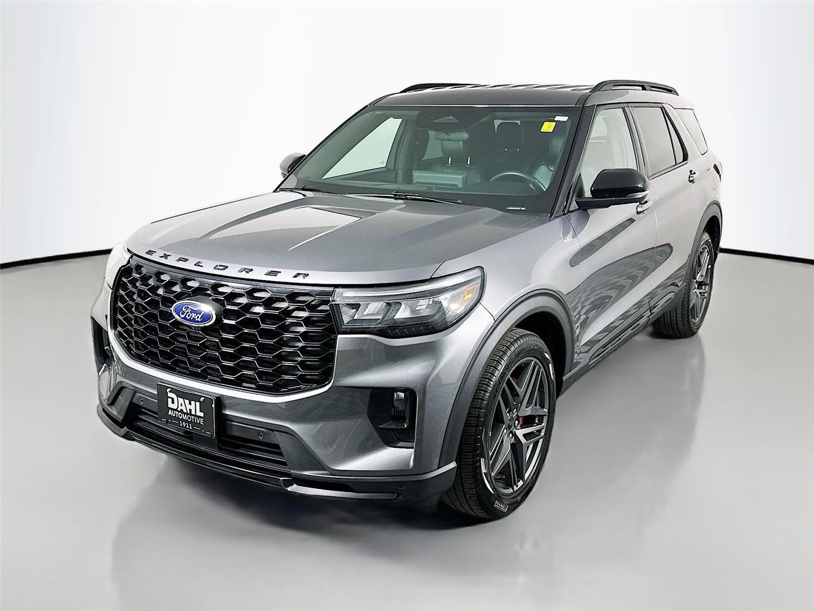 Used 2025 Ford Explorer ST-Line w/ ST-Line Street Pack image 3