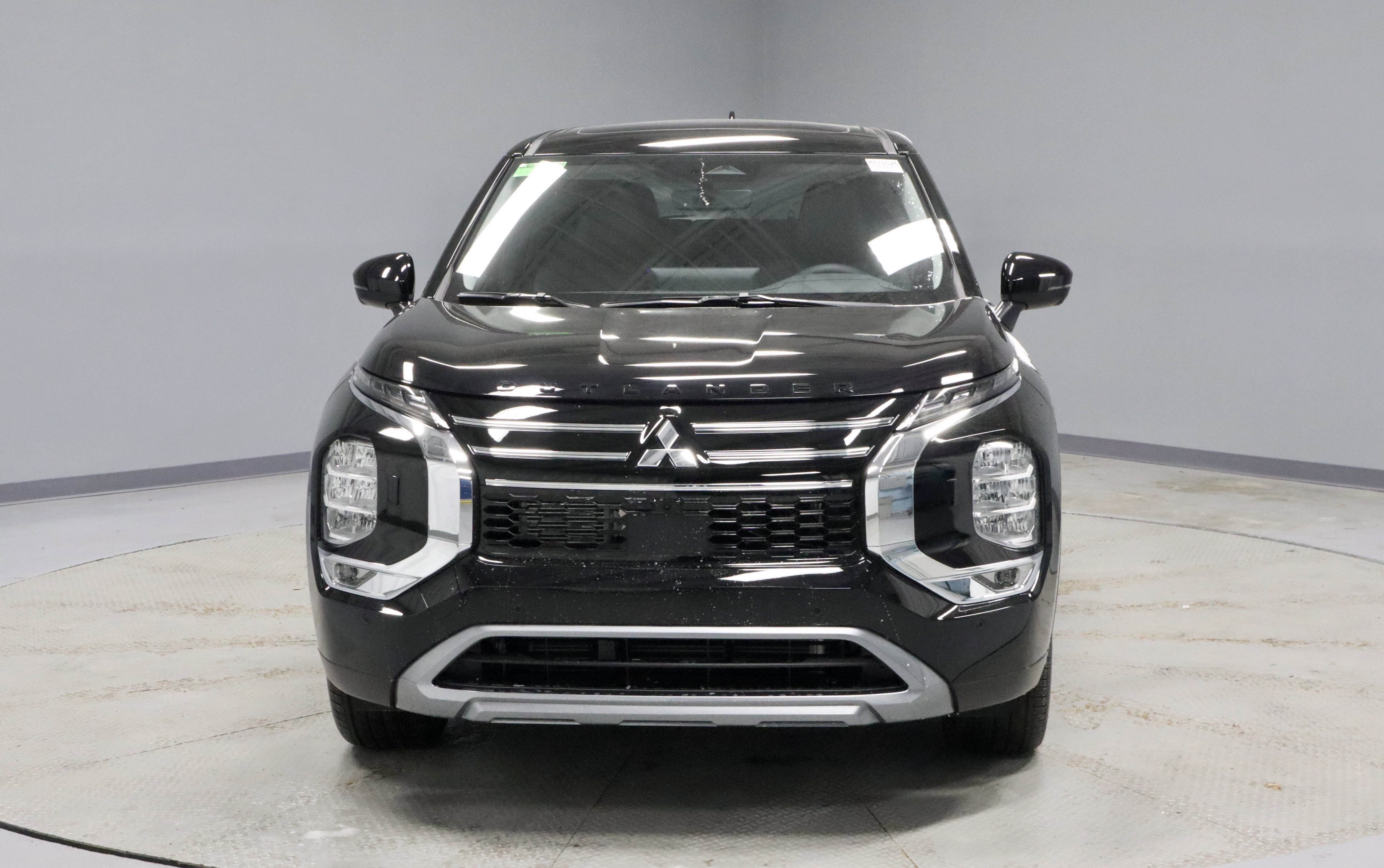 New 2026 Mitsubishi Outlander SE image 2