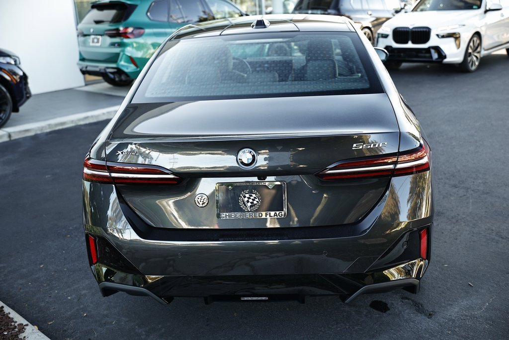 New 2026 BMW 550e xDrive w/ Premium Package image 9