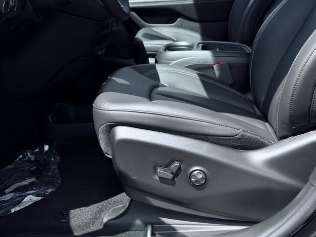 New 2027 Chrysler Pacifica Select FWD image 19