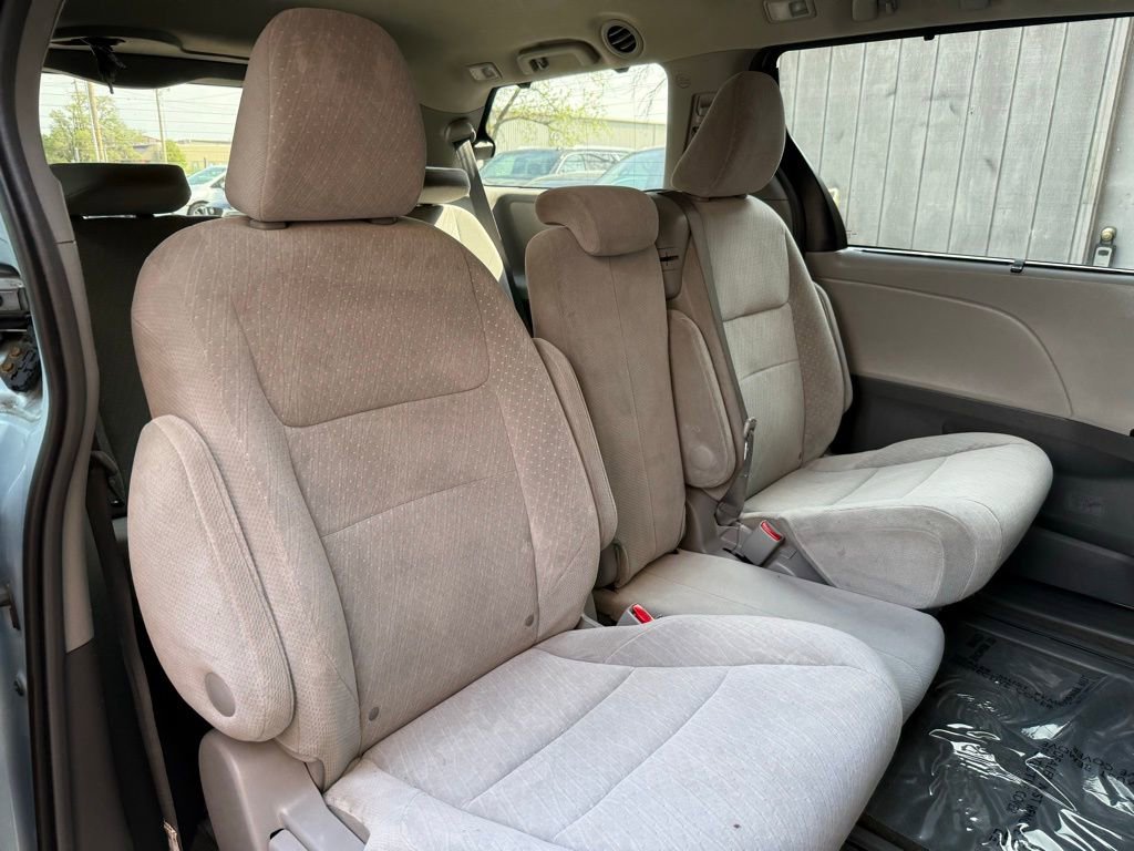 Used 2017 Toyota Sienna LE image 17