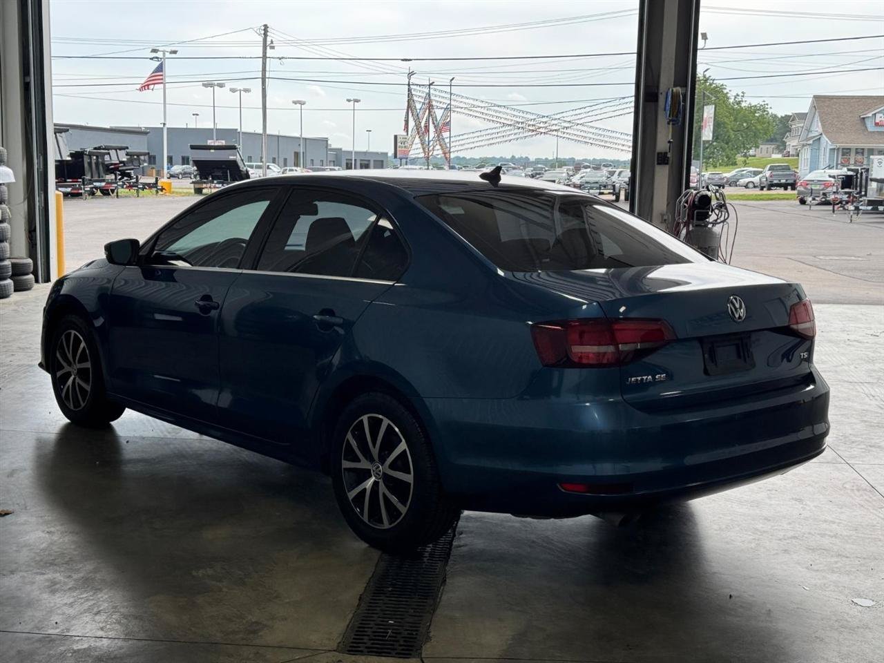 Used 2017 Volkswagen Jetta SE FWD image 25