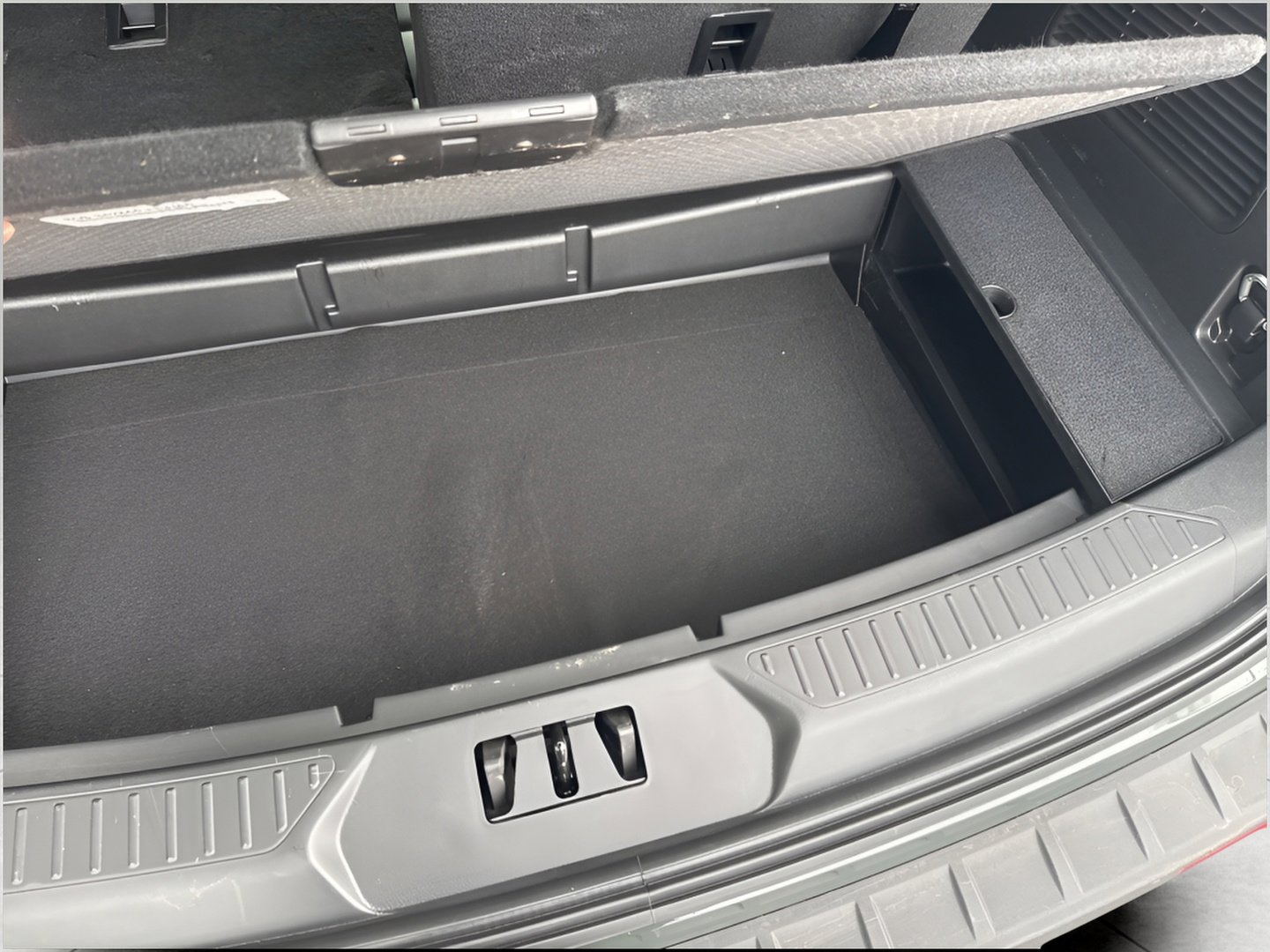 Certified 2023 Ford Explorer XLT w/ Equipment Group 202A image 25